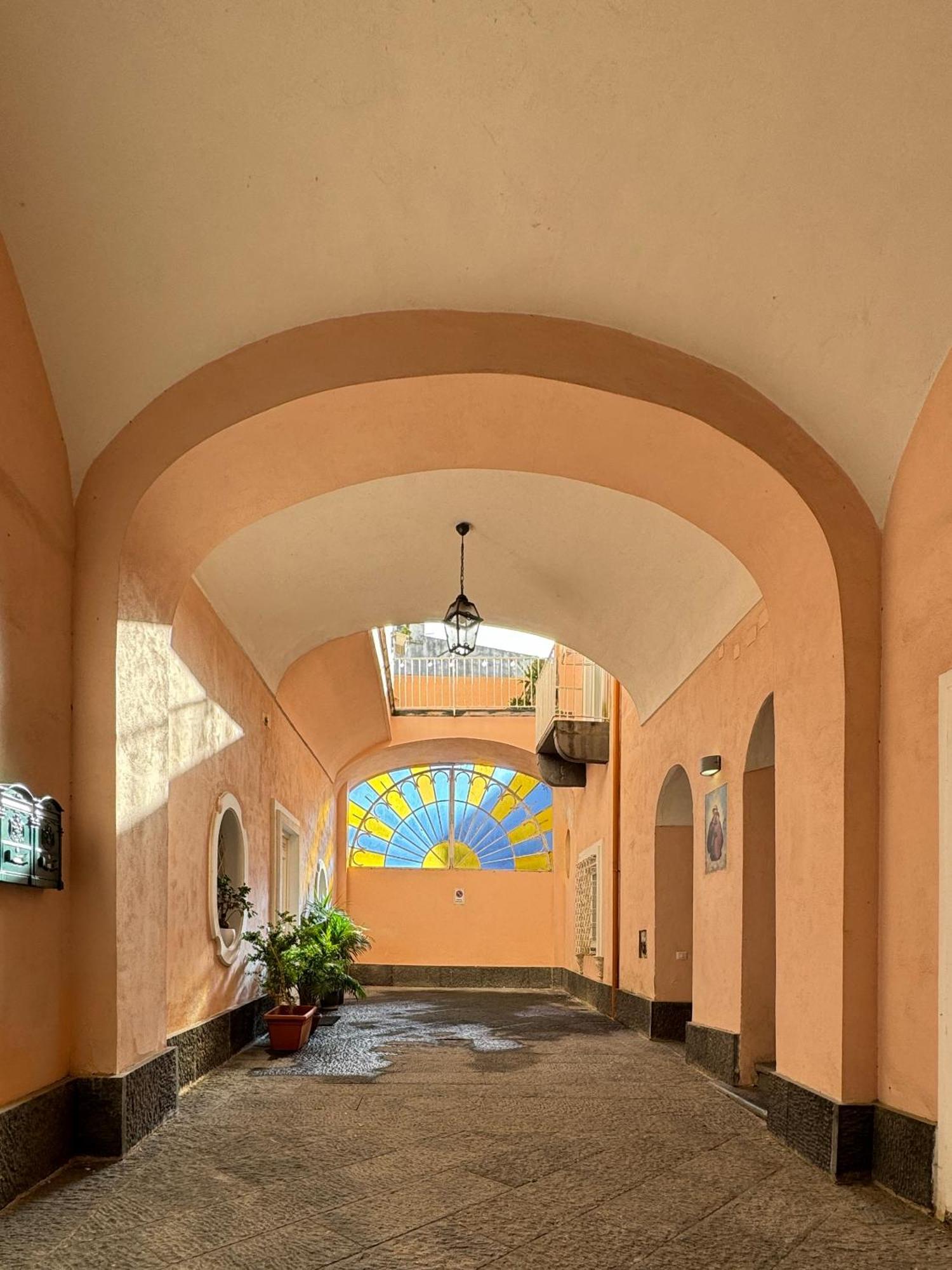 Art Suite Nel Cuore Di Портичи Экстерьер фото